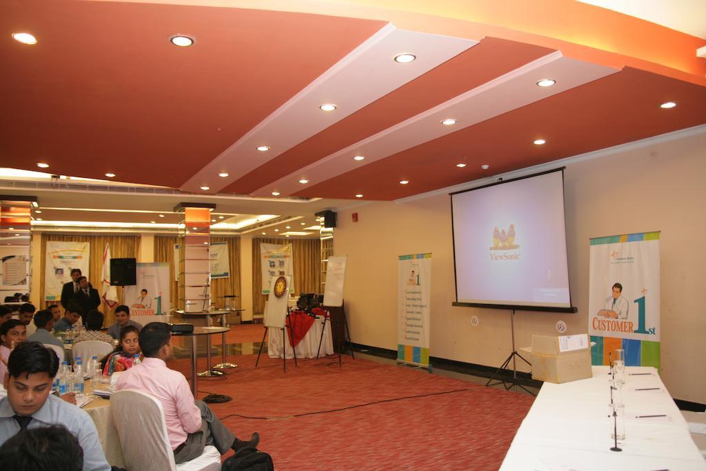 Hotel Saffron Kiran Noida Dış mekan fotoğraf