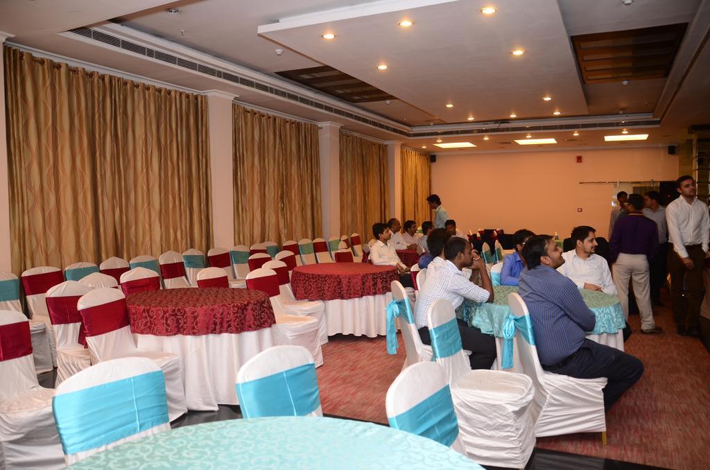 Hotel Saffron Kiran Noida Dış mekan fotoğraf